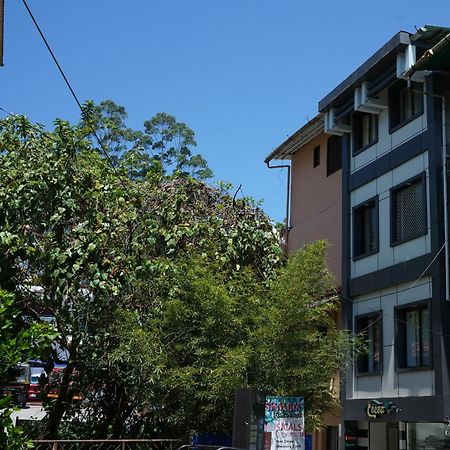 Oyo Hotel Cocoa Tree Мунар Екстериор снимка